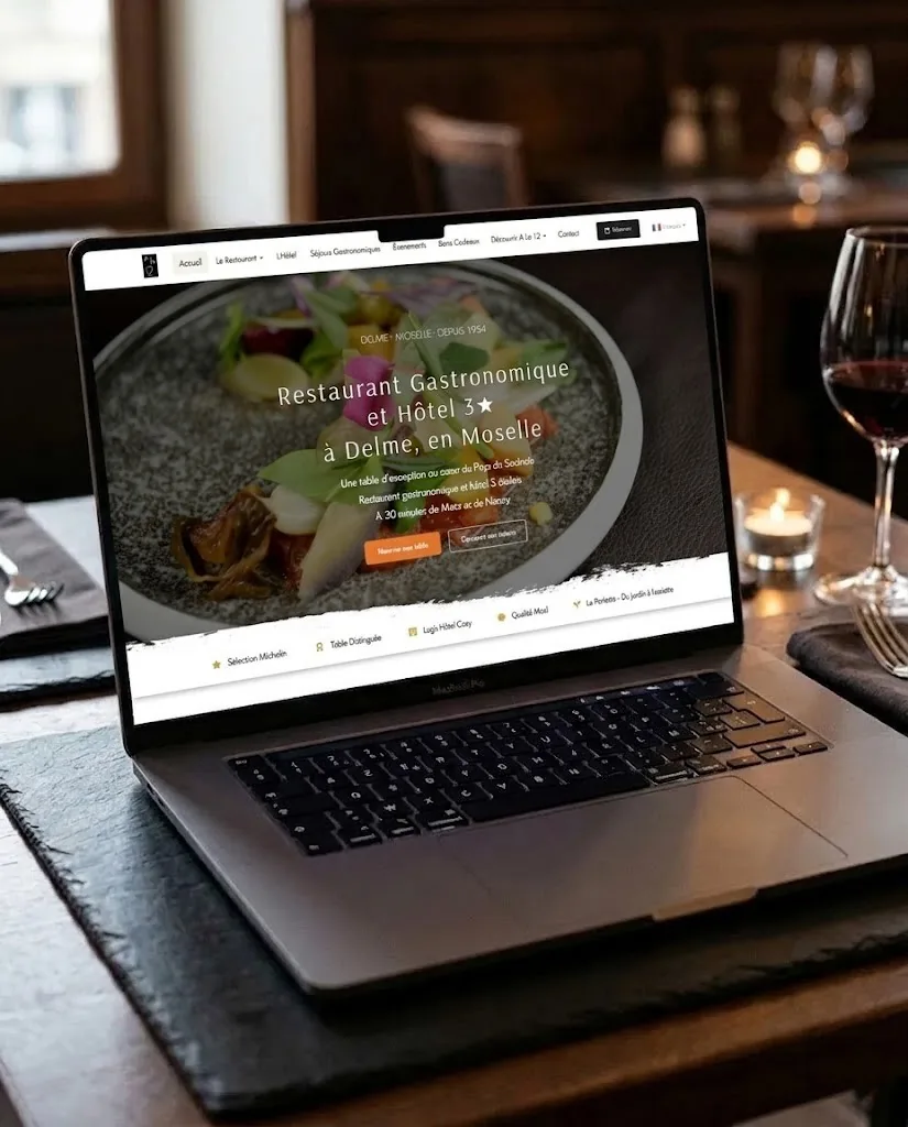 Site internet professionnel de restaurant affiché sur un ordinateur portable, réalisé par DCB Technologies